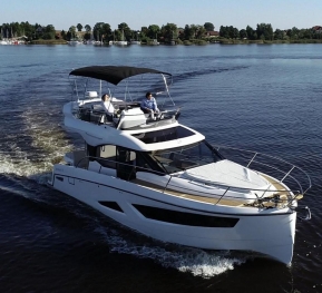 фото Parker Monaco FLYBRIDGE